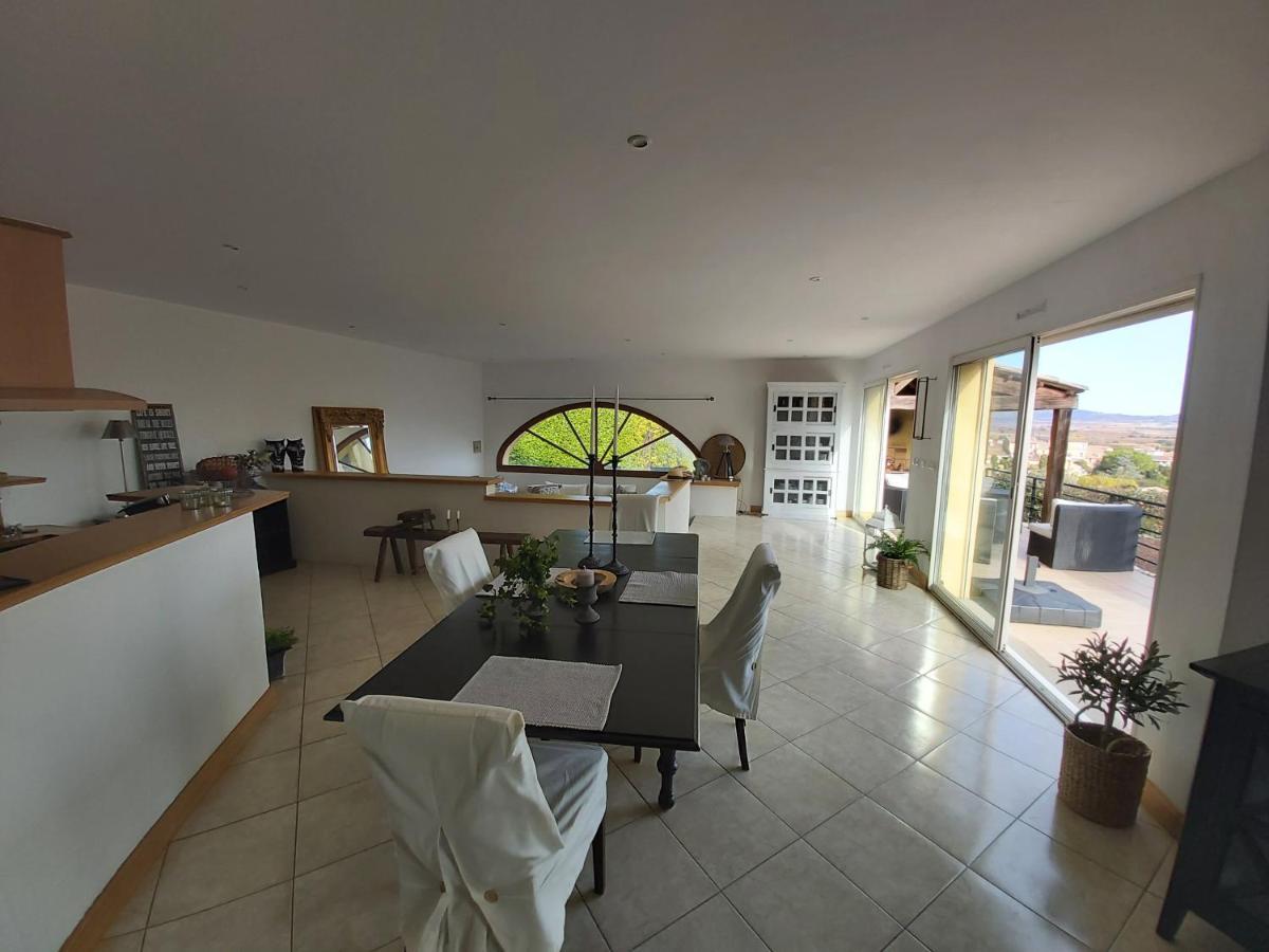 Beautiful Villa With A Stunning View Roujan Exterior foto